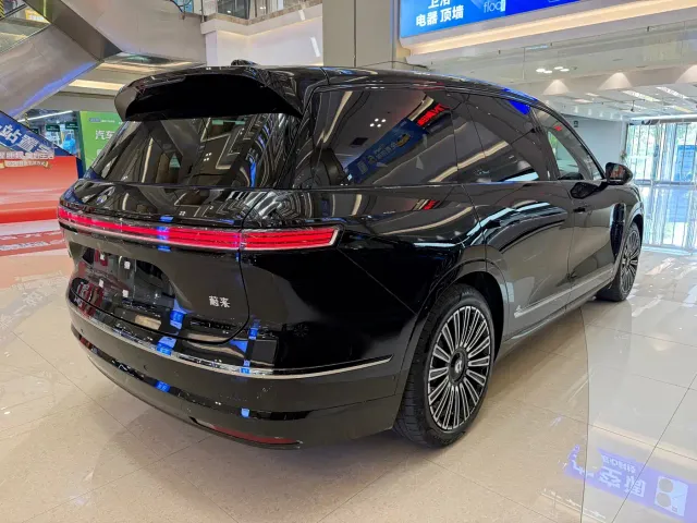 Nio ES8 — Фото автомобиля 15