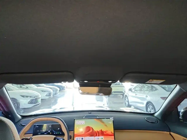 Geely Galaxy Starship 7 EM-i — Фото автомобиля 17