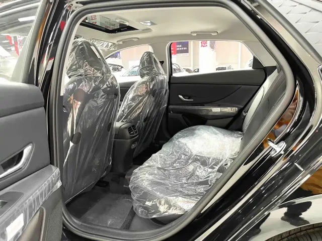 Hyundai Elantra — Фото автомобиля 16