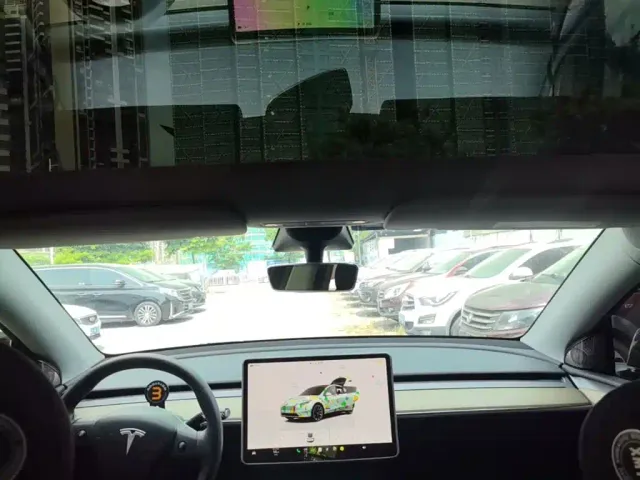 Tesla Model Y — Фото автомобиля 17