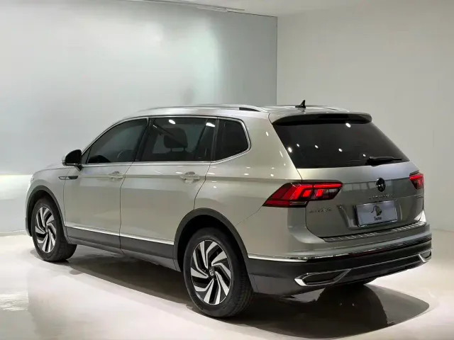 Volkswagen Tiguan L — Фото автомобиля 6