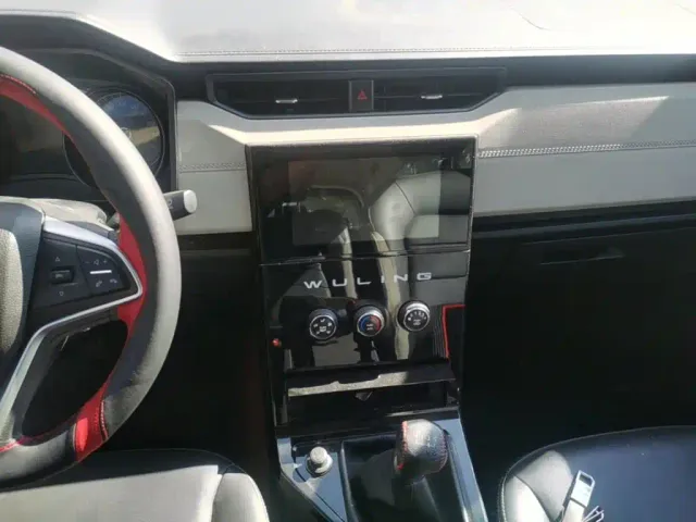 Wuling Zhengcheng — Фото автомобиля 12