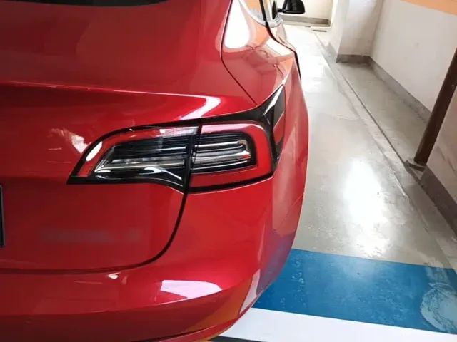 Tesla Model 3 — Фото автомобиля 7