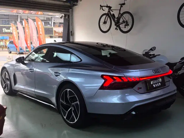 Audi Audi RS e-tron GT 2023 Base Model — Фото автомобиля 6
