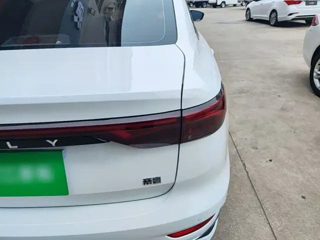 Geely Emgrand — Фото автомобиля 7