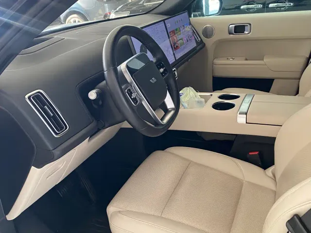 Li Auto L8 — Фото автомобиля 3