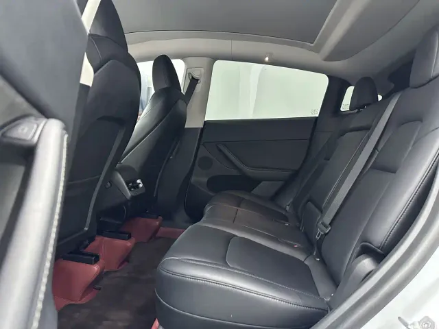 Tesla Model Y — Фото автомобиля 9