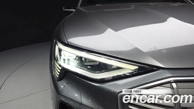 Audi e-tron — Фото автомобиля 22