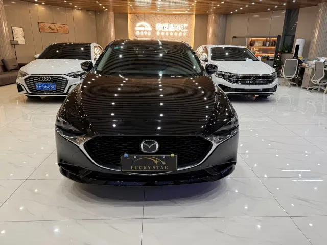 Mazda Axela — Фото автомобиля 2