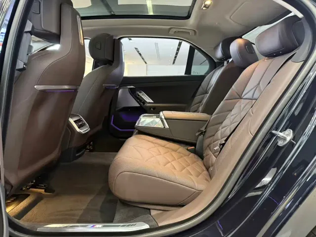 BMW 7 Series — Фото автомобиля 12