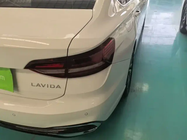 Volkswagen Lavida — Фото автомобиля 7