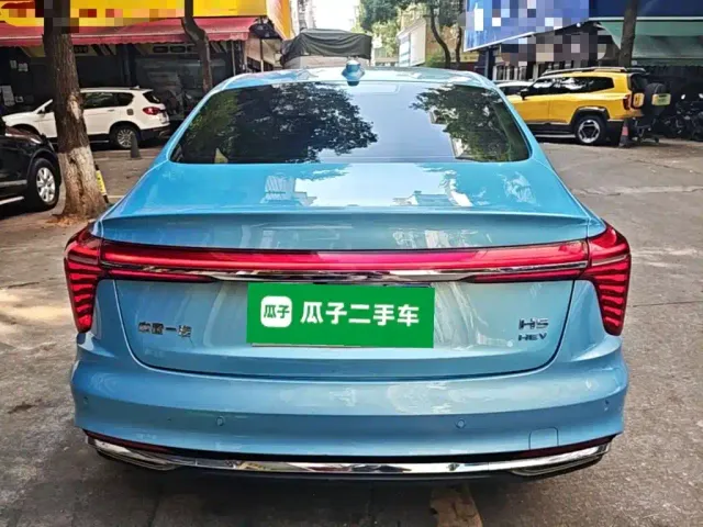 Hongqi Hongqi H5 2023 1.5T HEV Smart Connect Flag Comfort — Фото автомобиля 5