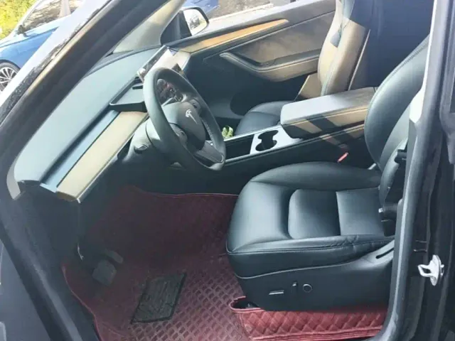 Tesla Model Y — Фото автомобиля 14