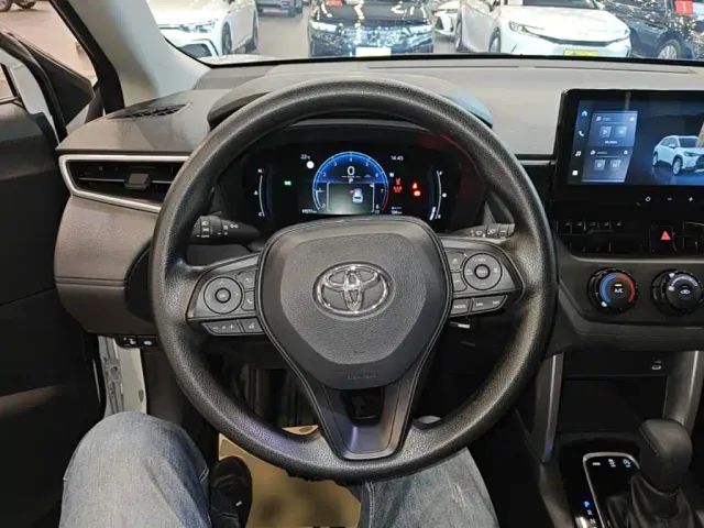 Toyota Corolla Cross — Фото автомобиля 10