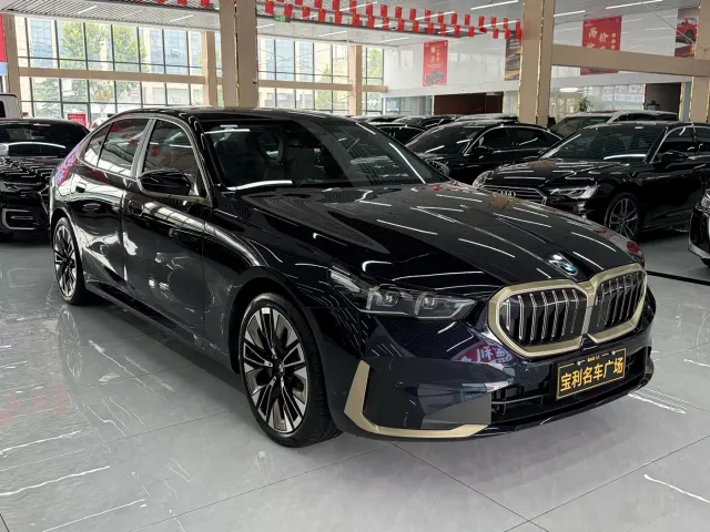 BMW 5 Series — Фото автомобиля 2