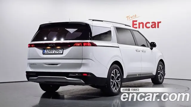 Kia Carnival Generation 4 — Фото автомобиля 2