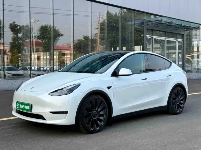 Фотография автомобиля — Tesla Model Y