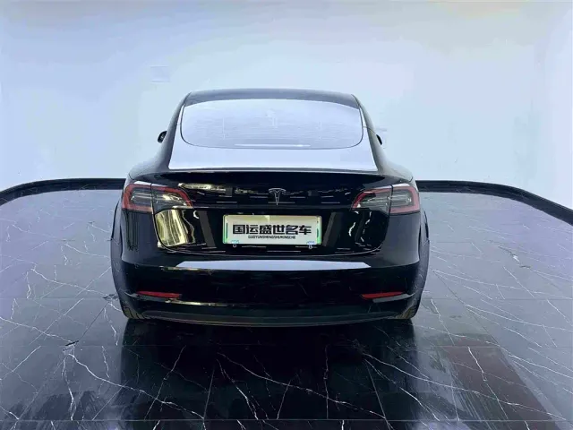 Tesla Model 3 — Фото автомобиля 5
