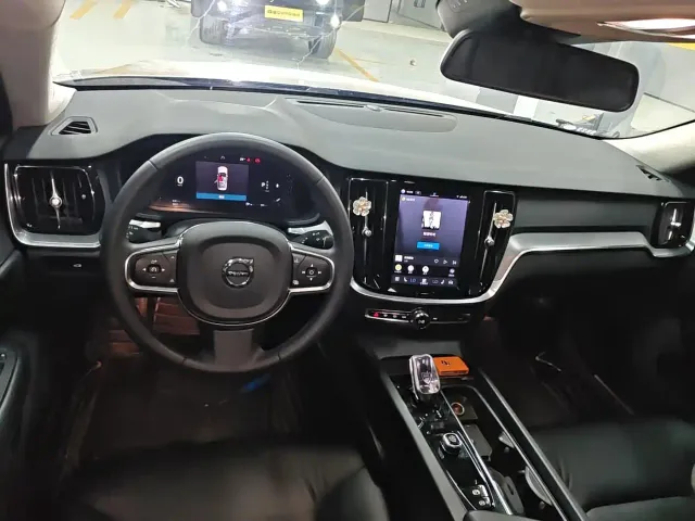 Volvo S60 — Фото автомобиля 7