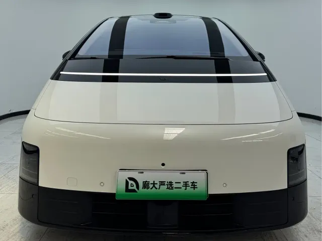 Li Auto MEGA — Фото автомобиля 2