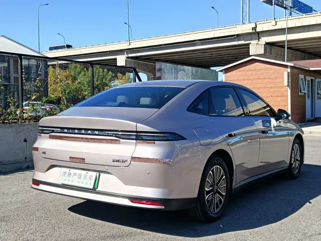 Nissan N6 — Фото автомобиля 7