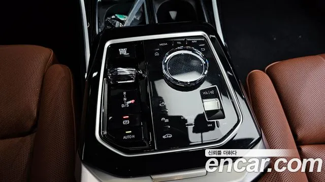 BMW 7-Series 7 серия (G70) 740i xDrive M Sport — Фото автомобиля 9