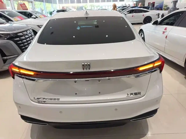 Buick LaCrosse — Фото автомобиля 5