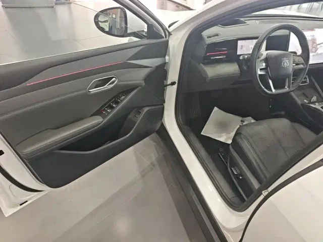 BYD Qin L 2025 EV 545KM Cloud Chariot Edition — Фото автомобиля 15