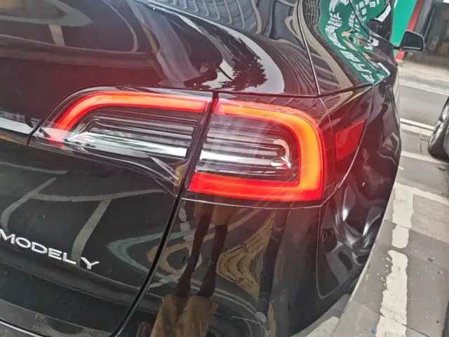 Tesla Model Y — Фото автомобиля 7