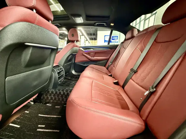 BMW 5 Series — Фото автомобиля 5