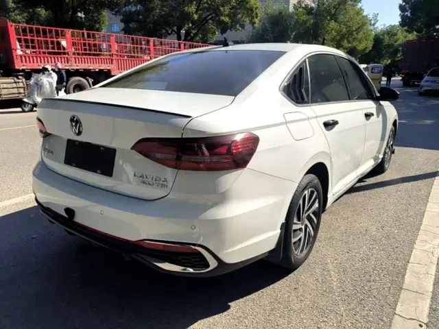 Volkswagen Lavida — Фото автомобиля 6