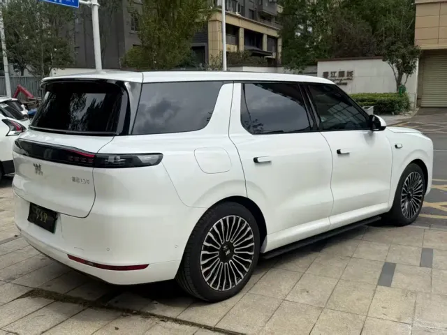 IM Motors IM LS8 2026 Model Base Version 5-seater Long Range Edition — Фото автомобиля 7