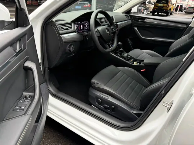 Skoda Superb — Фото автомобиля 4