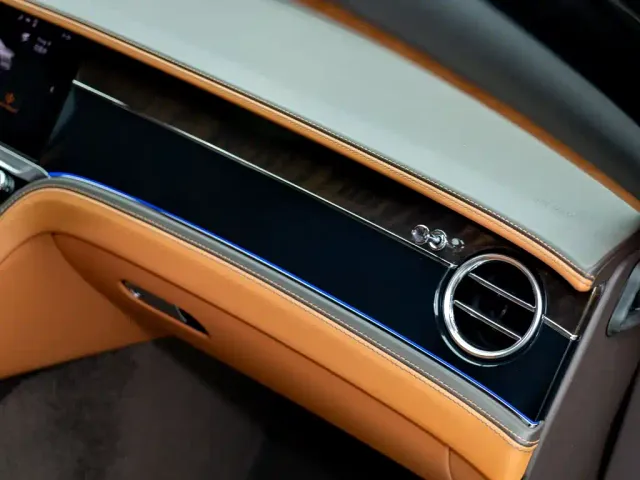 Bentley Flying Spur — Фото автомобиля 21