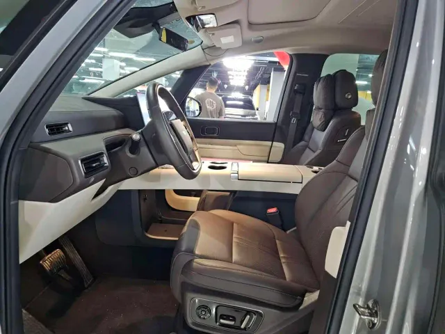 Li Auto MEGA — Фото автомобиля 4