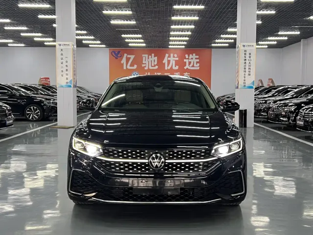 Volkswagen Passat — Фото автомобиля 2