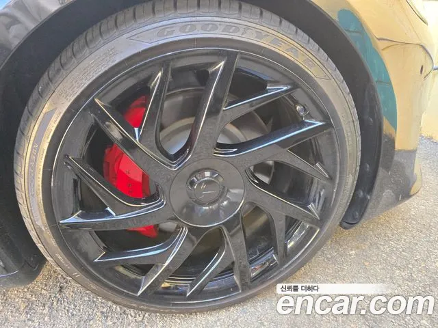 Tesla Model S — Фото автомобиля 16