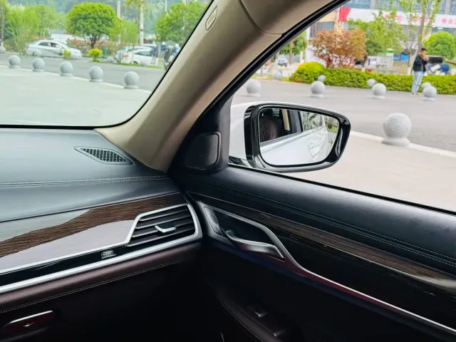 BMW 7 Series — Фото автомобиля 22