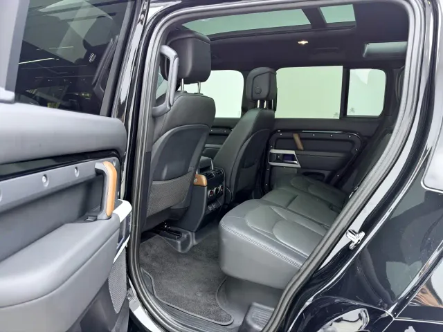 Land Rover Defender — Фото автомобиля 14