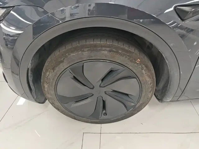 Tesla Model Y — Фото автомобиля 24