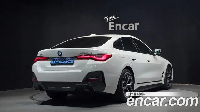 BMW i4 — Фото автомобиля 2