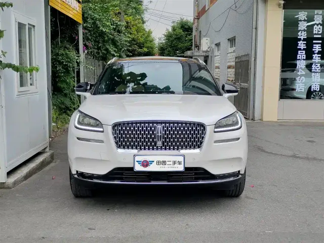 Lincoln Corsair — Фото автомобиля 2