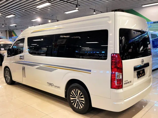 Toyota HIACE — Фото автомобиля 6