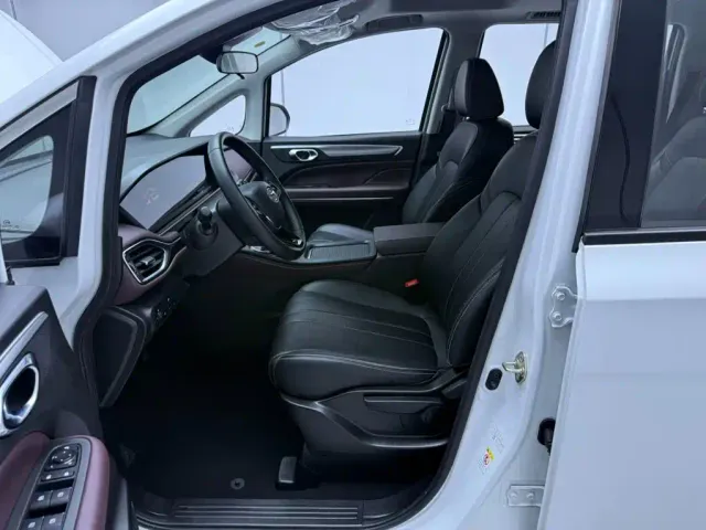 GAC Trumpchi M6 — Фото автомобиля 16