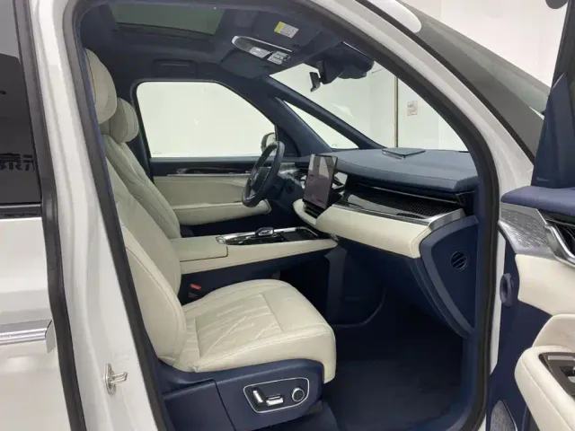 ZEEKR Zeekr 009 2024 6-seat Executive AWD 108kWh — Фото автомобиля 18