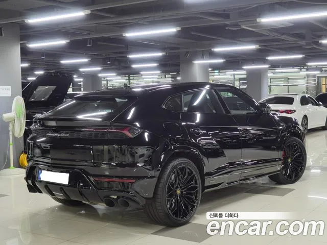 Lamborghini Urus — Фото автомобиля 3