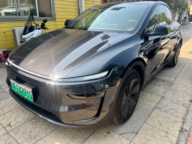 Фотография автомобиля — Tesla Model Y