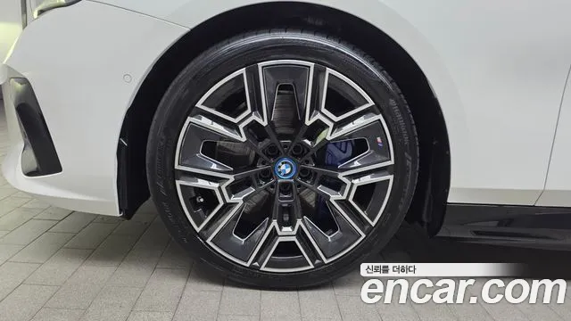 BMW i5 — Фото автомобиля 5