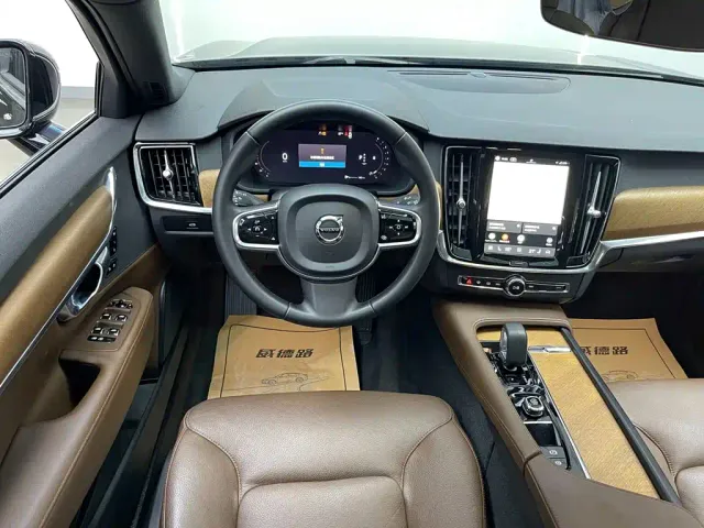 Volvo S90 — Фото автомобиля 25