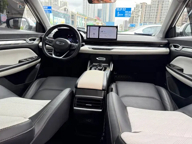 Geely Emgrand L — Фото автомобиля 10